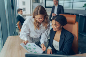 La communication en entreprise est essentielle. Un manager doit pouvoir communiquer correctement et avoir une écoute active avec son équipe.